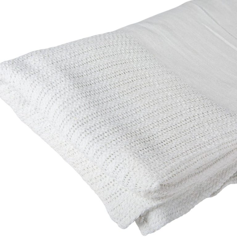 Cotton cot cellular blanket