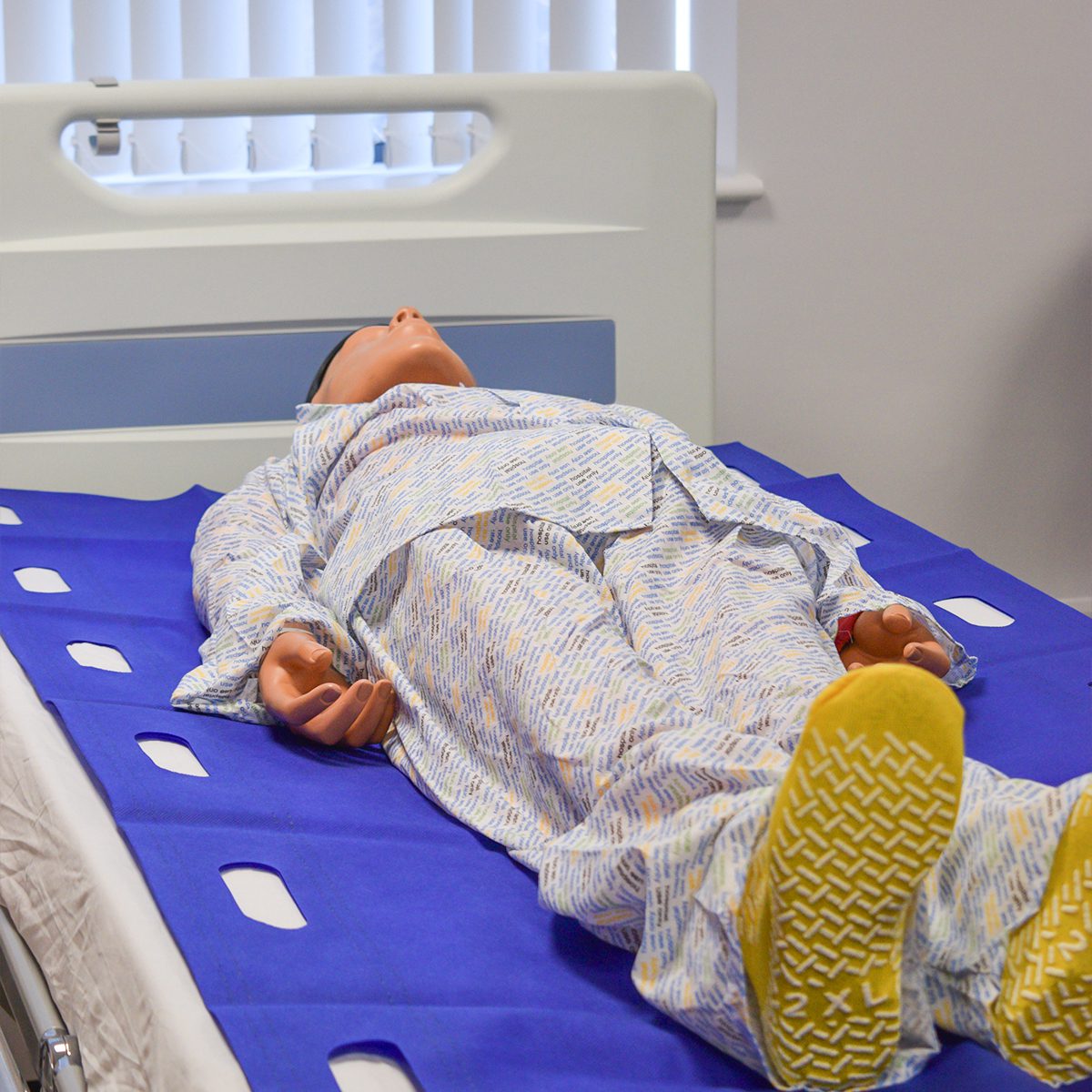 Patient Handling Transfer Sheets 110cm x 194cm - Image 3