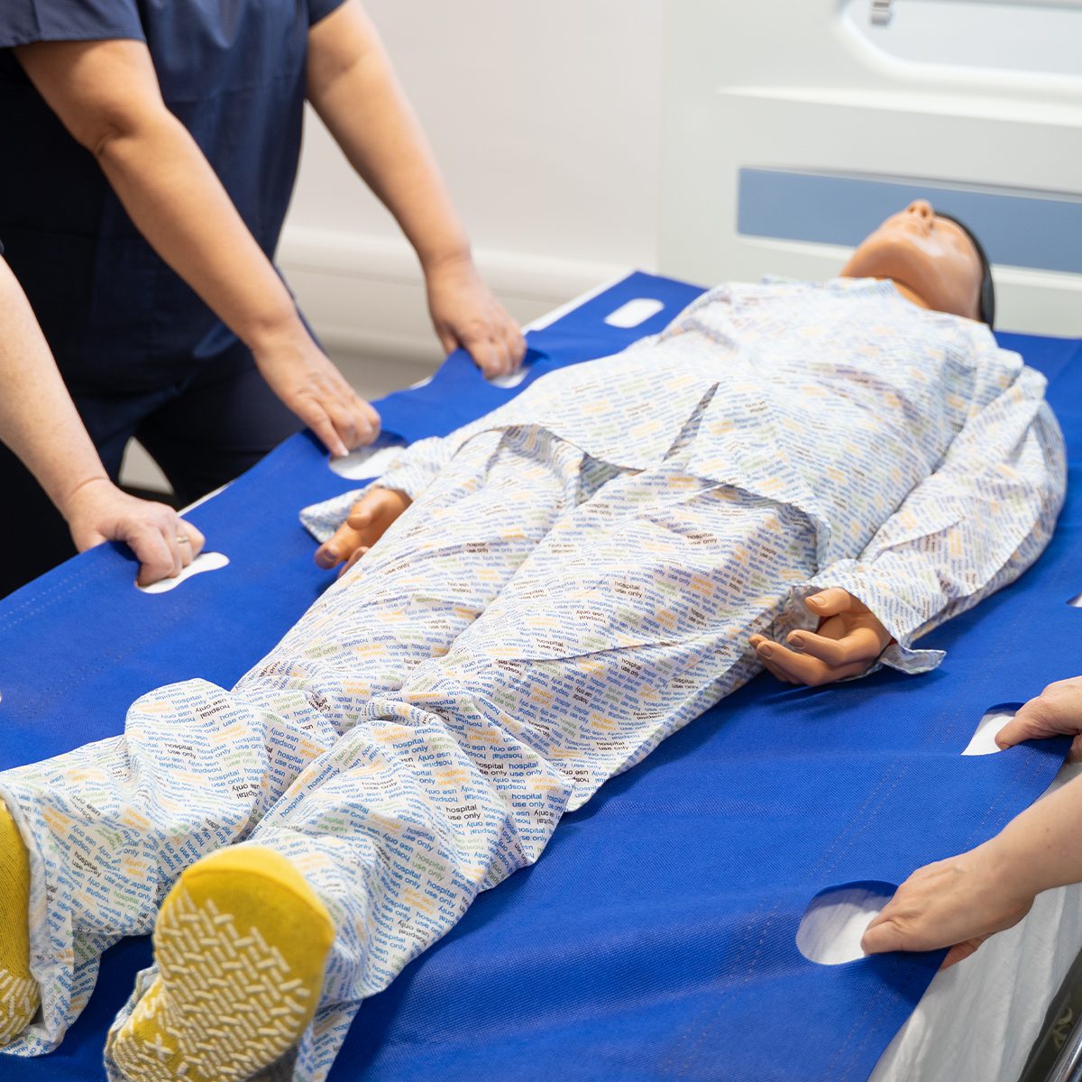 Patient Handling Transfer Sheets 110cm x 194cm - Image 2