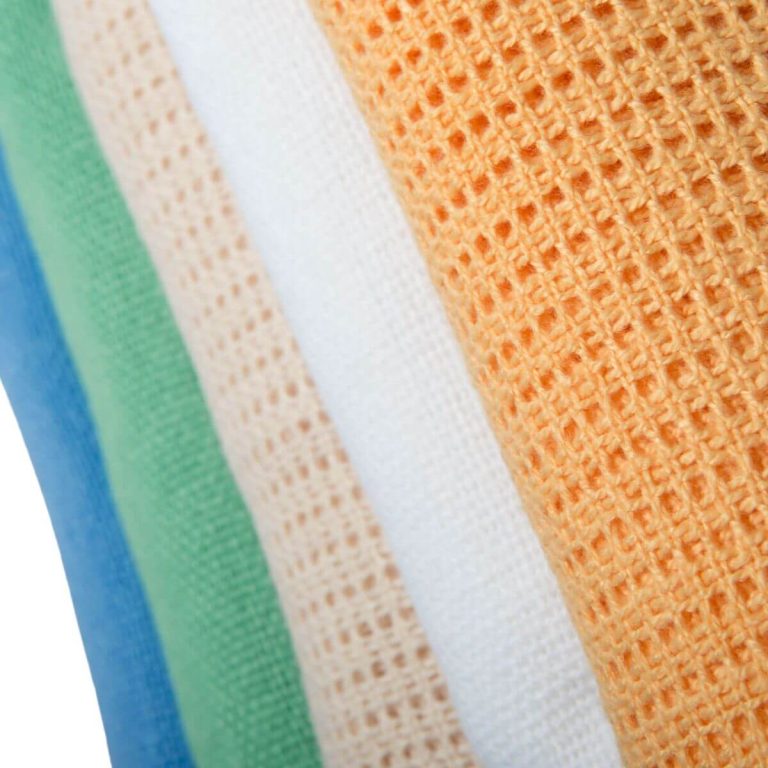 Coloured cellular polyester baby blanket