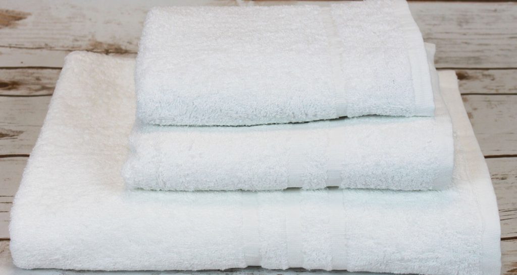 Bath towels with sized stripes